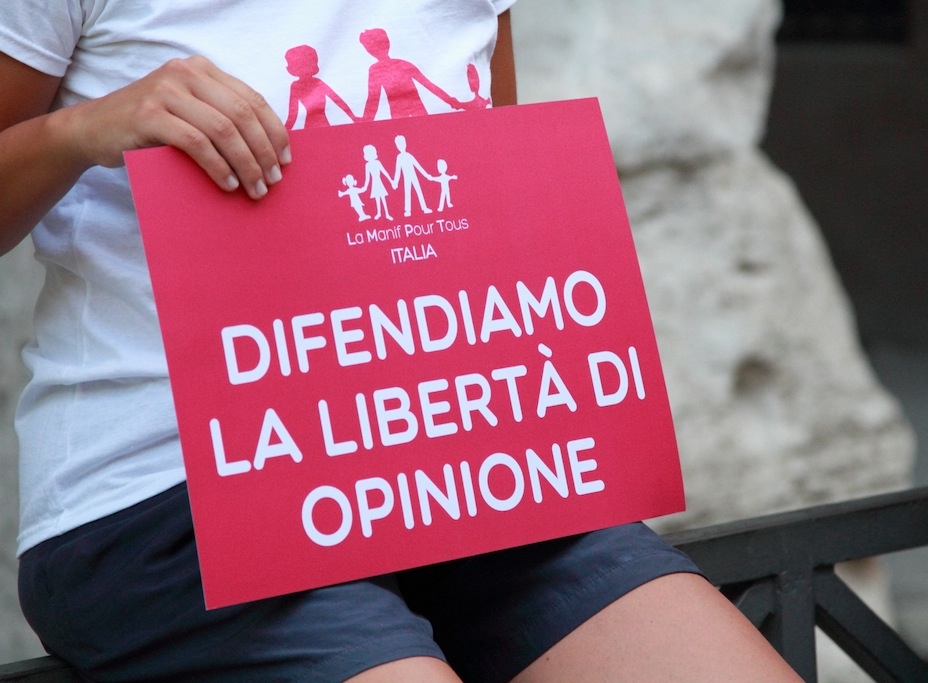 Veglia 9 Settembre 2013 in Piazza Loggia a Brescia contro legge omofobia 1